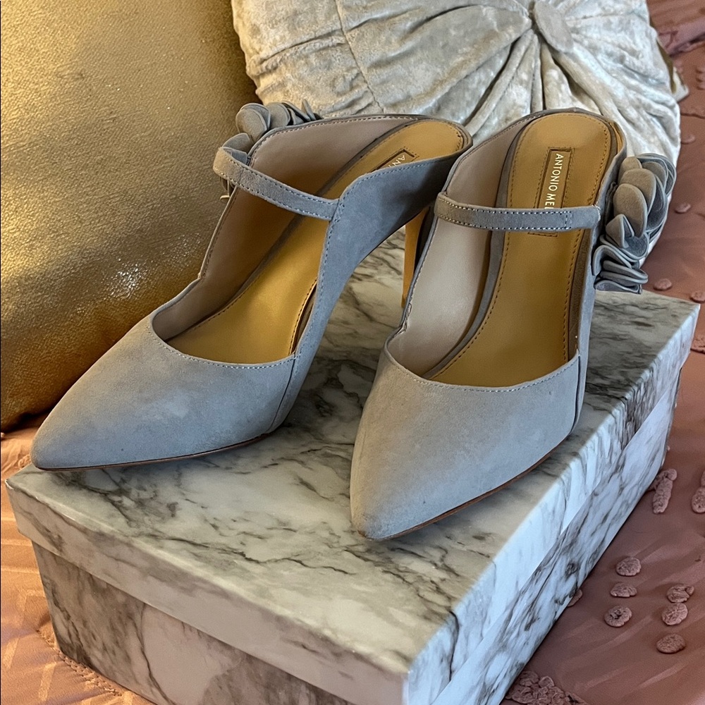 ANTONIO MELANI Gray Heels with Floral Detail